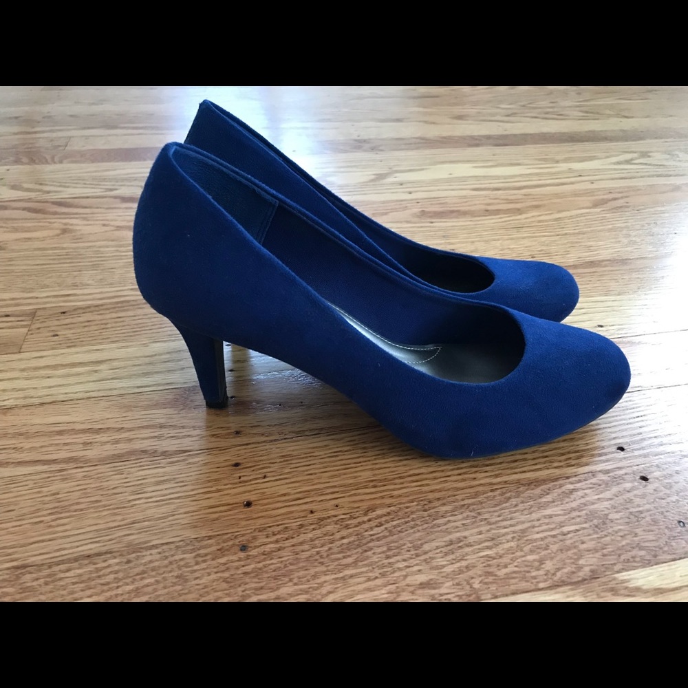 Dark blue high heels (comfort plus by predictions)